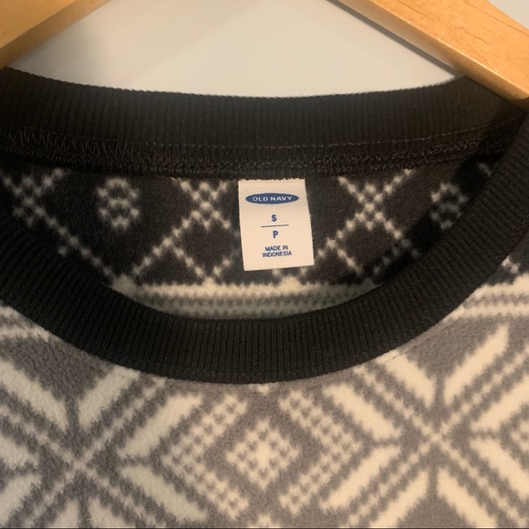 Old Navy Fleece Fair Isle Crewneck Sweater - Picture 4 of 4